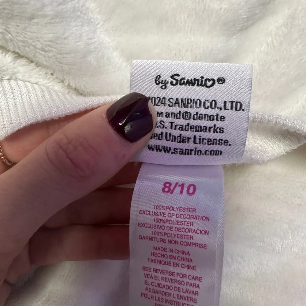 Hello kitty size medium 8 sweater good condition - Picture 3 of 3